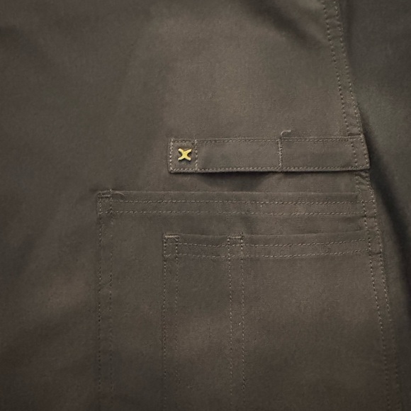 Cherokee filed dark gray scrub top Med - Picture 3 of 5